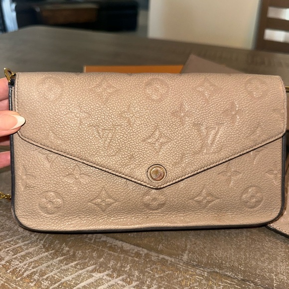Louis Vuitton Tan Crossbody Bag with Embossed Monogram - Picture 4 of 9